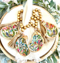 Palm beach table decor idea shell napkin ring. Palm beach wedding table setting tropical aesthetic. Palm Beach gala dinner party decor idea