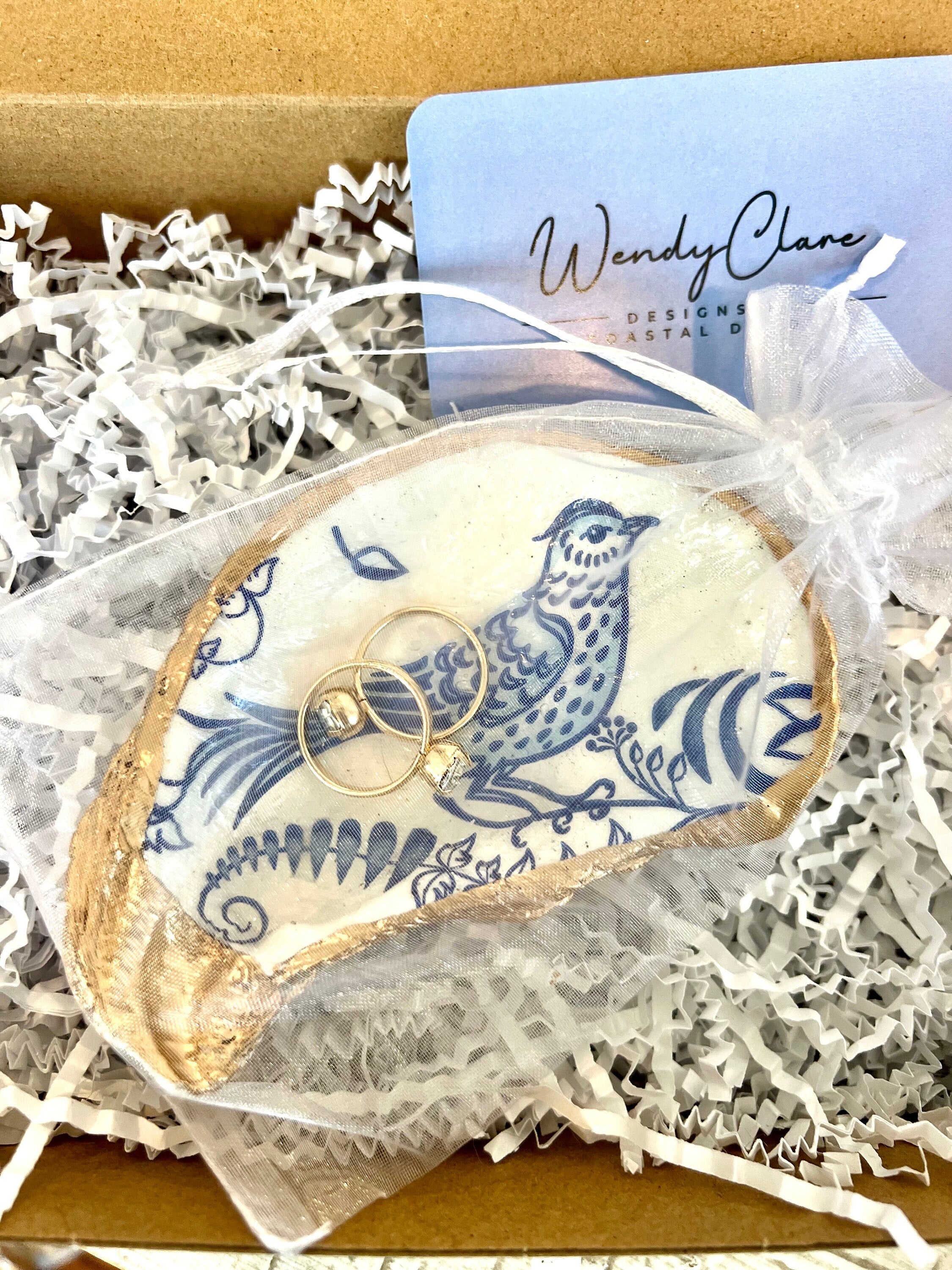 Coastal bachelorette favor & Hamptons style wedding welcome bag gift idea. Beachy wedding favor bulk discount. Bridal party favor gift idea