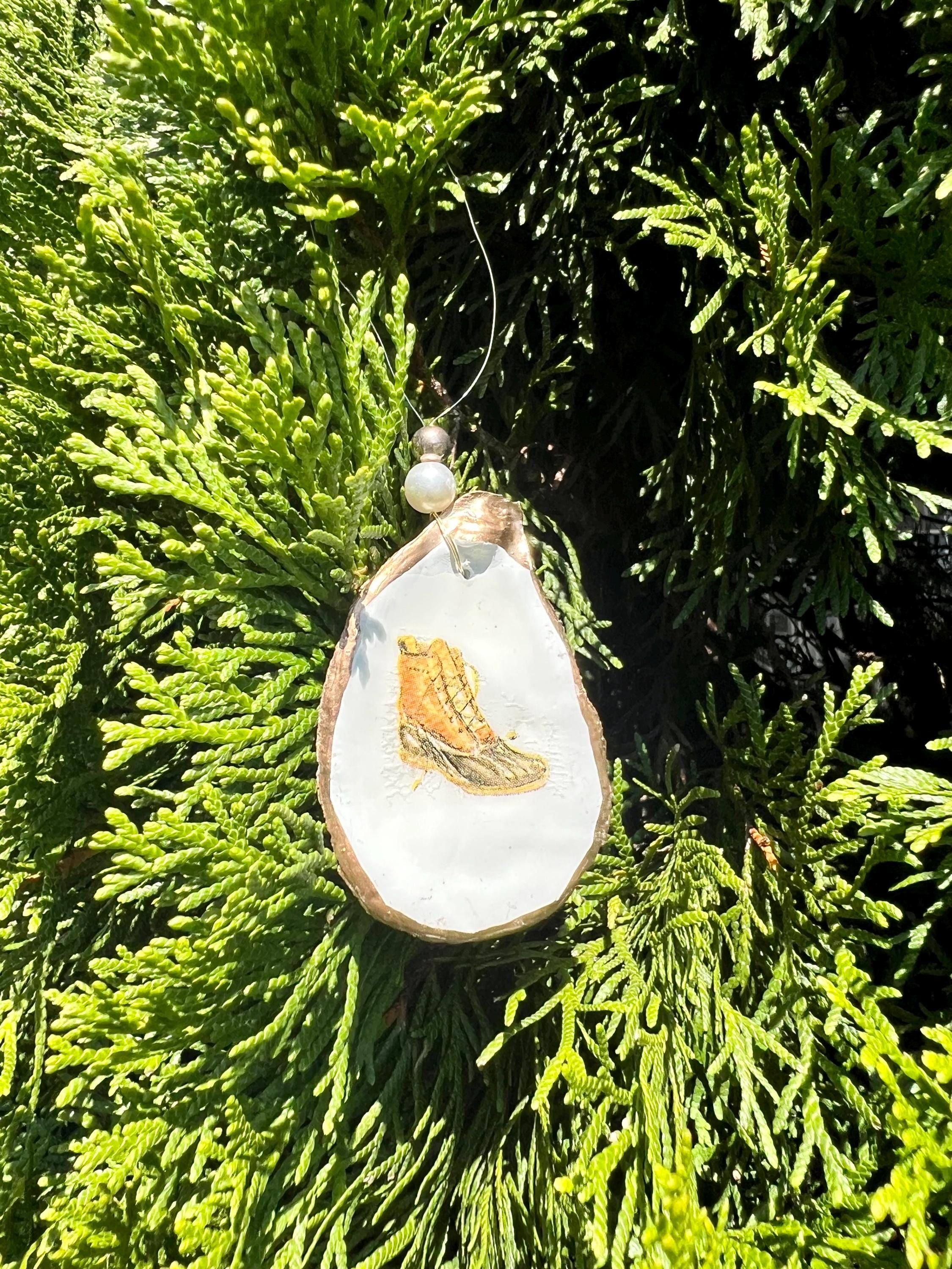MAINE CHRISTMAS ornament. Maine oyster ornament. Maine shell ornament. Maine oyster art. Maine gift idea. Maine Christmas gift. Maine travel