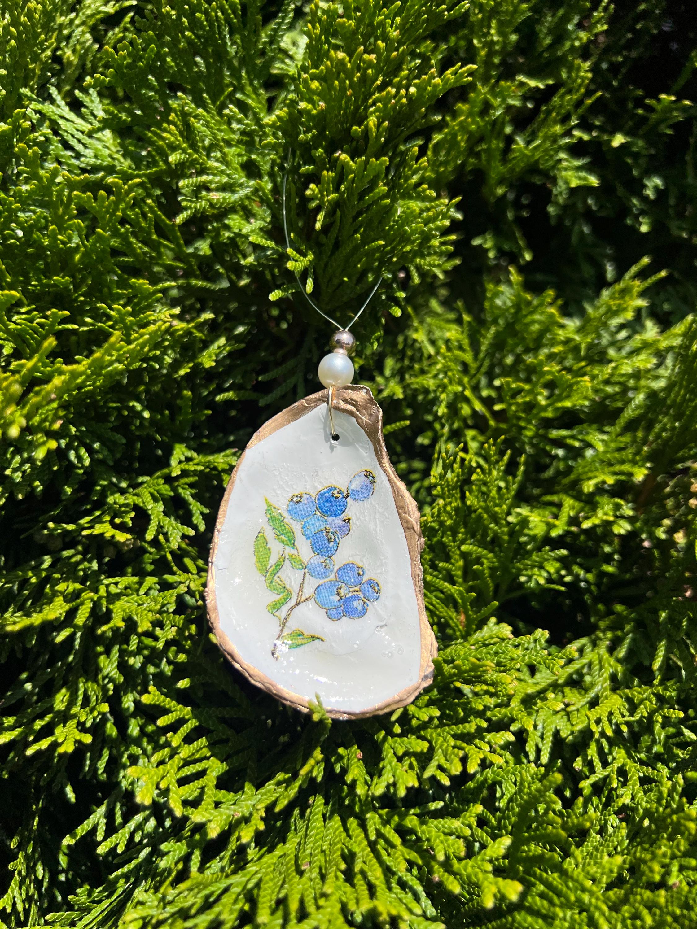MAINE CHRISTMAS ornament. Maine oyster ornament. Maine shell ornament. Maine oyster art. Maine gift idea. Maine Christmas gift. Maine travel