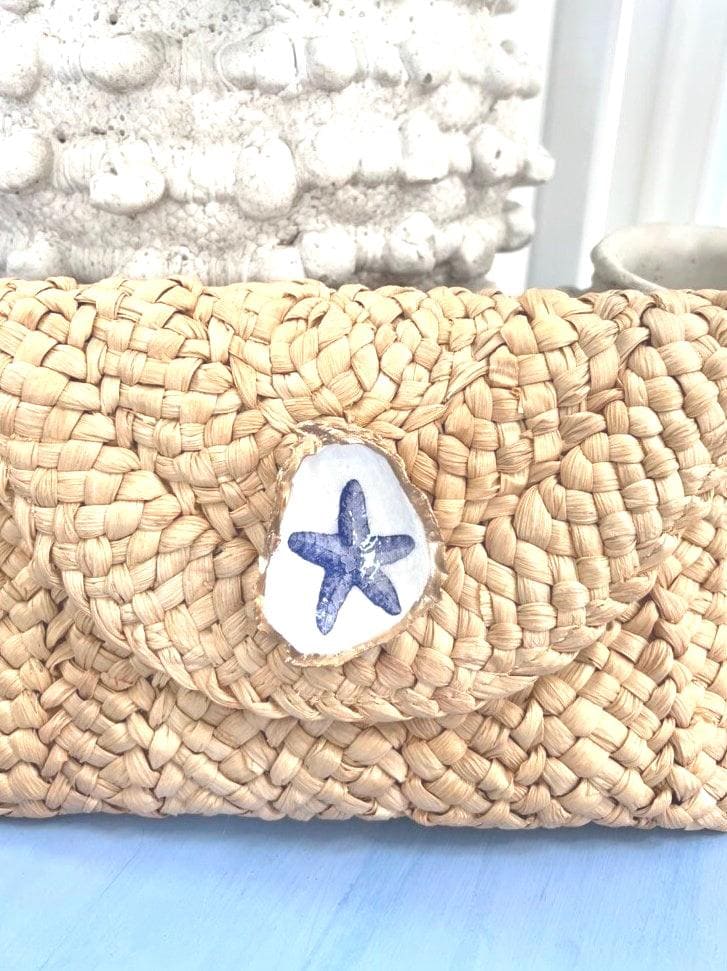Coastal Mahjong Oyster Shell Straw Clutch Purse Handcrafted Beach Chic Raffia Envelope Bag with Decoupage Oyster Shell & Mahjong Tile