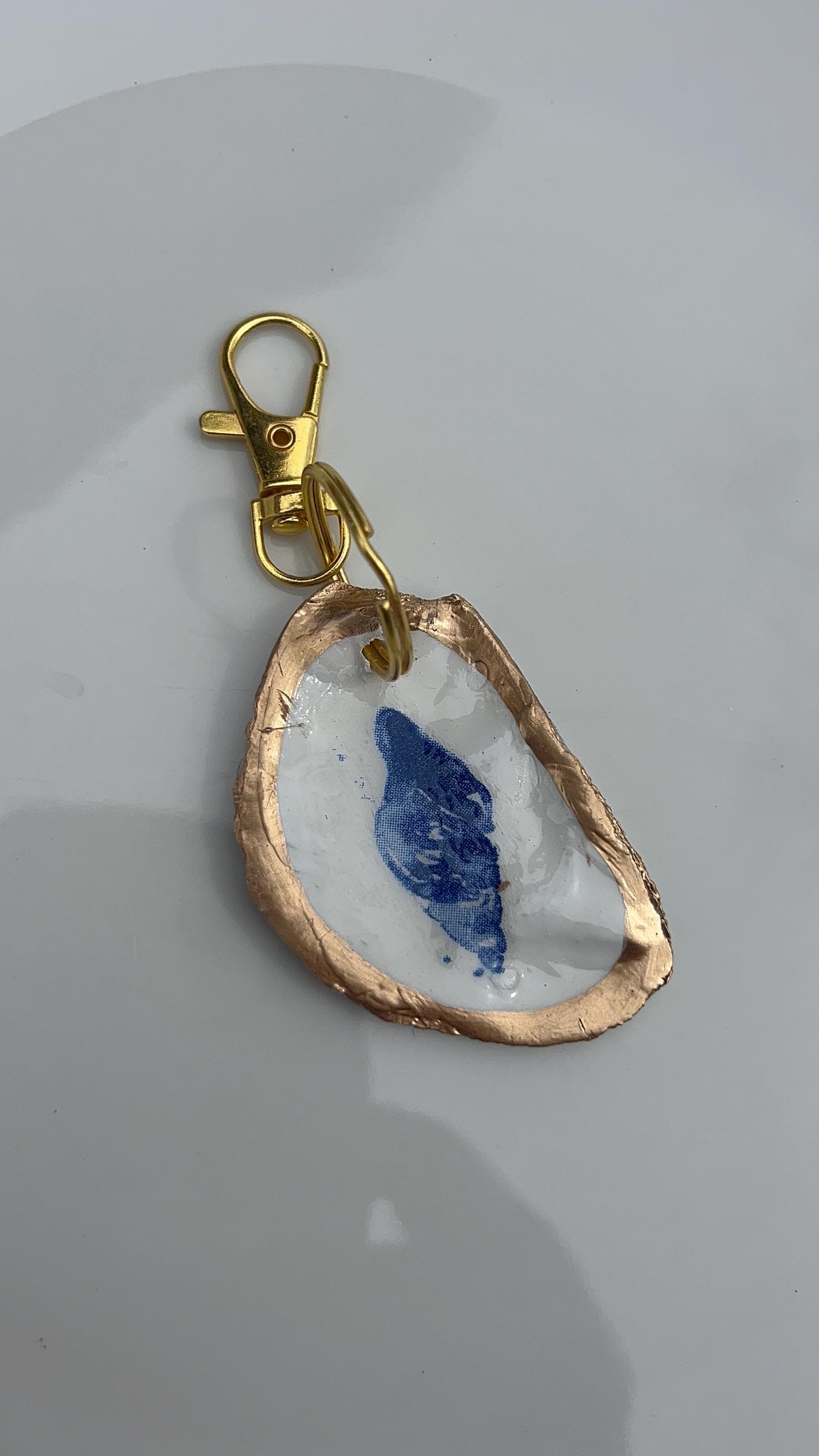 Handpainted Oyster Shell Keychain Bag Charm Coastal Nautical Key Ring, Gold Trim Shell Charm Beach Bachelorette Favor Preppy Ocean Accessory