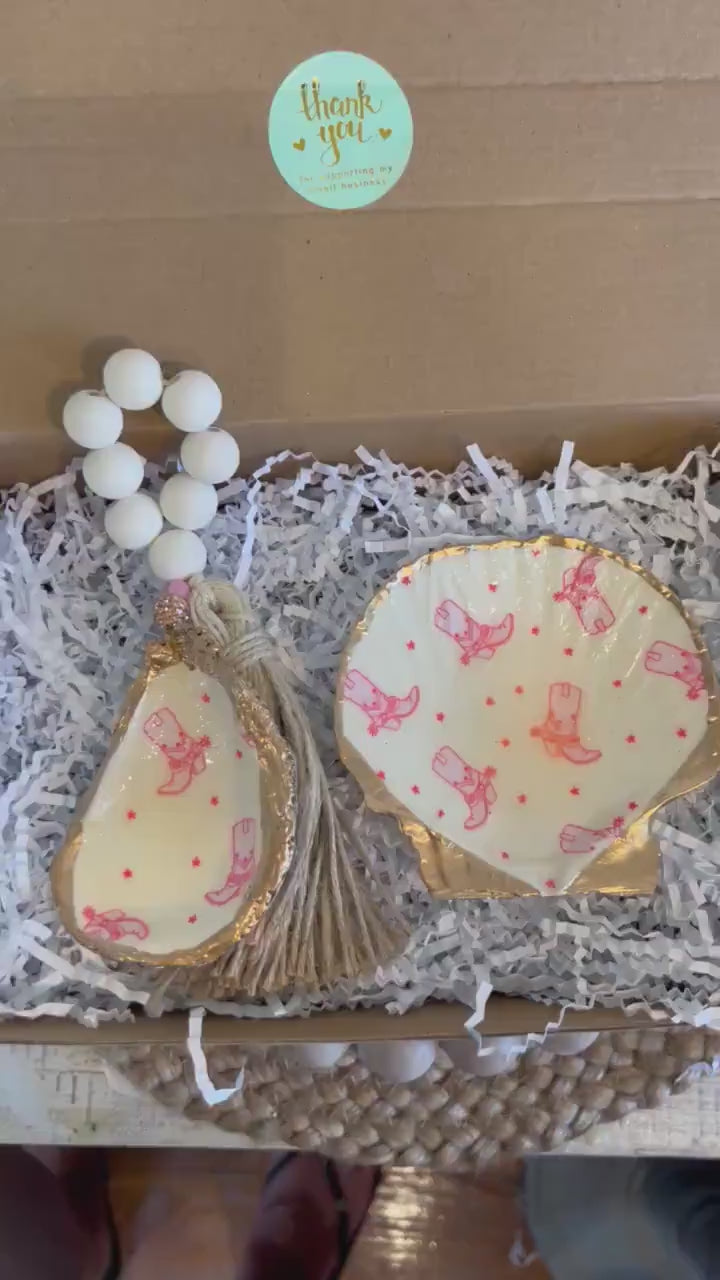 Coastal Cowgirl coquette shell favor idea. Texas gift idea shell ring dish. Coastal Cowgirl party favor idea. Brides last ride party favor